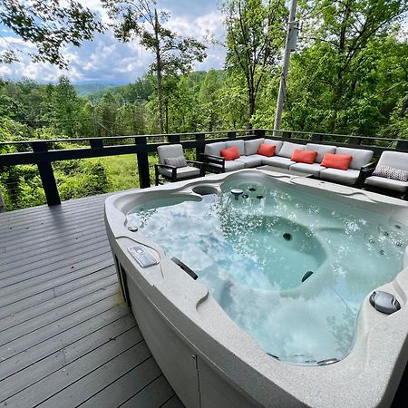 Experience Luxury At Smoky Mountain Hideaway, Just 5 Miles From Downtown Gatlinburg Vila Exterior foto