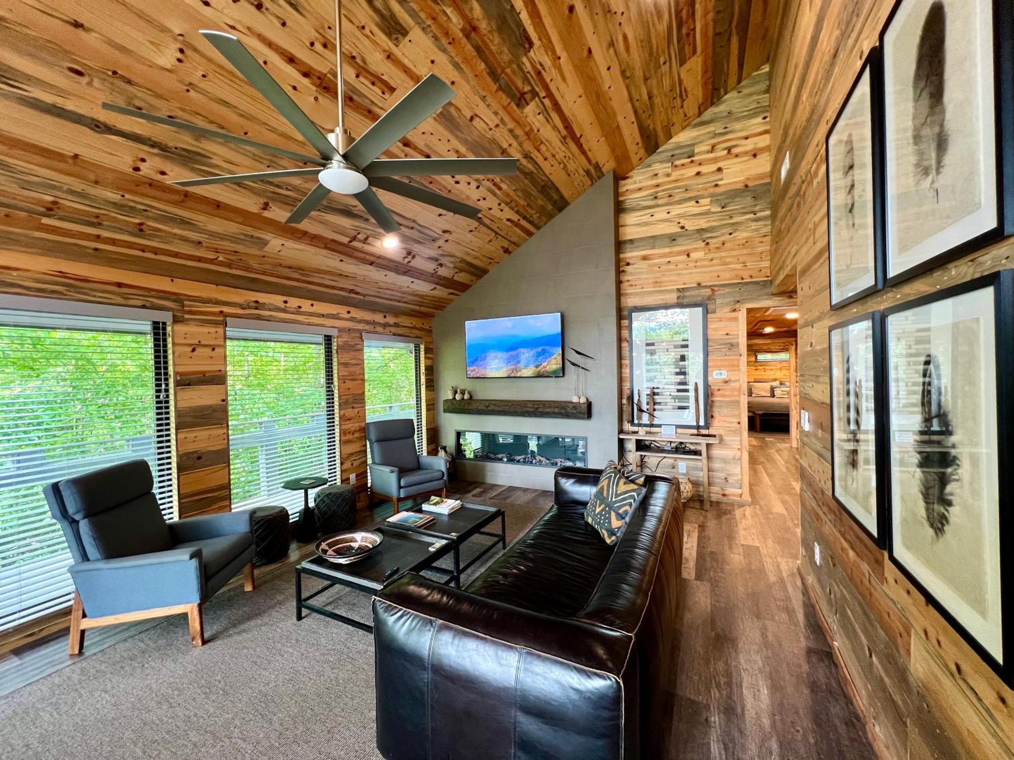 Experience Luxury At Smoky Mountain Hideaway, Just 5 Miles From Downtown Gatlinburg Vila Exterior foto